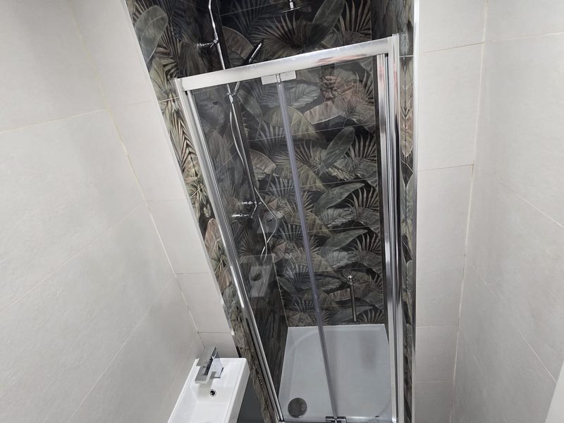En-suite upgrade with new tiling